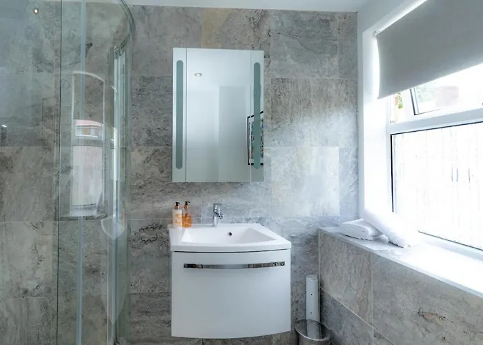 Park Crescent Apartment *